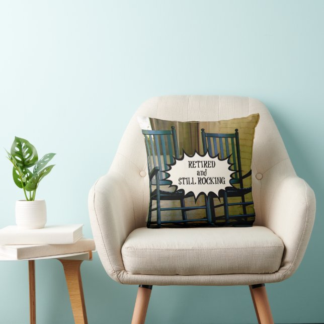 Met pensioen en nog steeds rockend kussen (Stoel)