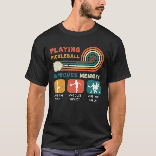Met Pickleball spelen verbetert u de Memory Dink P T-shirt (Voorkant)