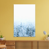 Met sneeuw bedekt bos met beukenspar in mist canvas afdruk (Insitu (Woonkamer))