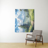 Met sneeuw bedekte bergen en weelderig groen bos wandkleed (In situ)