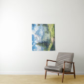 Met sneeuw bedekte bergen en weelderig groen bos wandkleed (In situ)