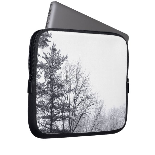 Met sneeuw bedekte bomen: horizontaal laptop sleeve (Voorkant Rechts)