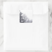 Met sneeuw bedekte bomen: horizontaal vierkante sticker (Tas)