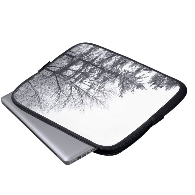 Met sneeuw bedekte bomen: verticaal laptop sleeve (Voorkant onderkant)