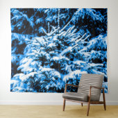 Met sneeuw bedekte kerstboom in het bos wandkleed (In Situ (horizontaal))