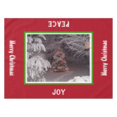 Met sneeuw bedekte kerstboomlichten rood groen kle tafelkleed (Voorkant (Horizontaal))