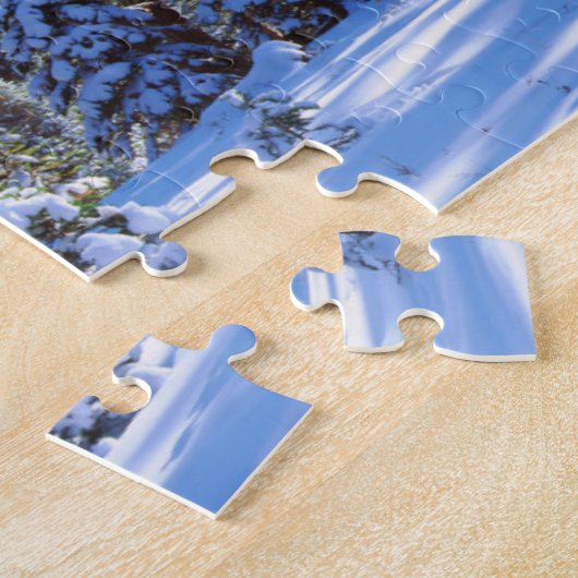 Met sneeuw bedekte rode koortsbomen in de hoge Sie Legpuzzel (Zijkant)