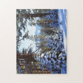 Met sneeuw bedekte rode koortsbomen in de hoge Sie Legpuzzel (Verticaal)