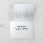 Met sneeuw beklede bomen en bergen feestdagen kaart (Binnen)