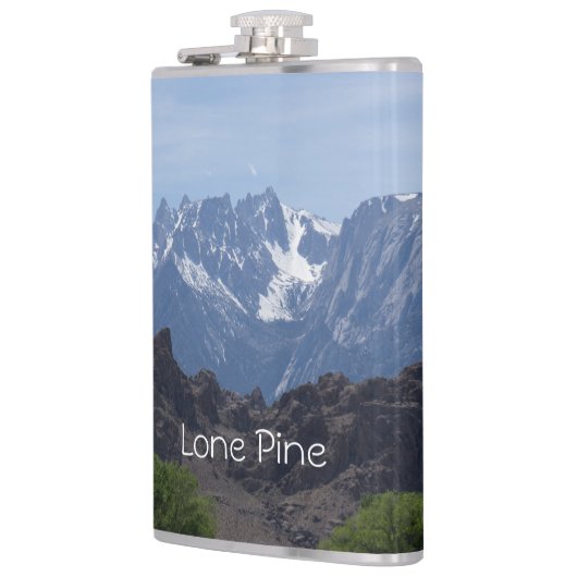 Met sneeuwgemap beklede bergen van de Lone Pine Heupfles (Links)