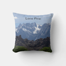 Met sneeuwgemap beklede bergen van de Lone Pine Kussen