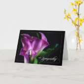 met sympathie voor Paarse Calla Lilies op Black Kaart (Gele Bloem)