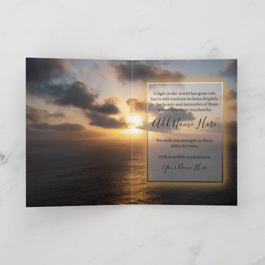 Met sympathie zonsondergang over de oceaancondolea kaart (Binnen)