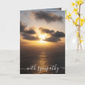 Met sympathie zonsondergang over de oceaancondolea kaart (Gele Bloem)