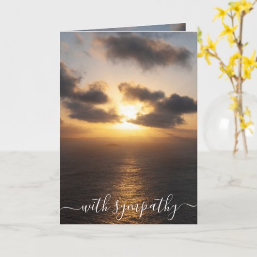 Met sympathie zonsondergang over de oceaancondolea kaart (Gele Bloem)