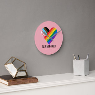 Met trots gemaakte regenbooghart aangepaste modern ronde klok