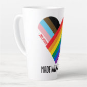 Met trots regenbooghart aangepast modern latte mok (Linkerhoek)