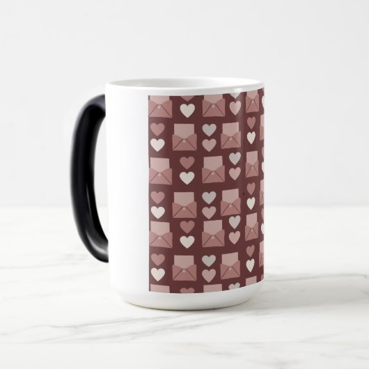 Met vliegende harten, liefdesenveloppen en mobiele magische mok (Voorkant links)