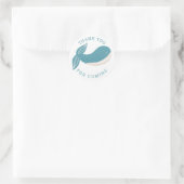 Met vriendelijke groet. Blauwe walvis. Nautical ki Ronde Sticker (Tas)