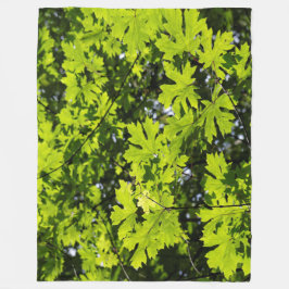 Met zondeklapte bladeren in het bos fleece deken