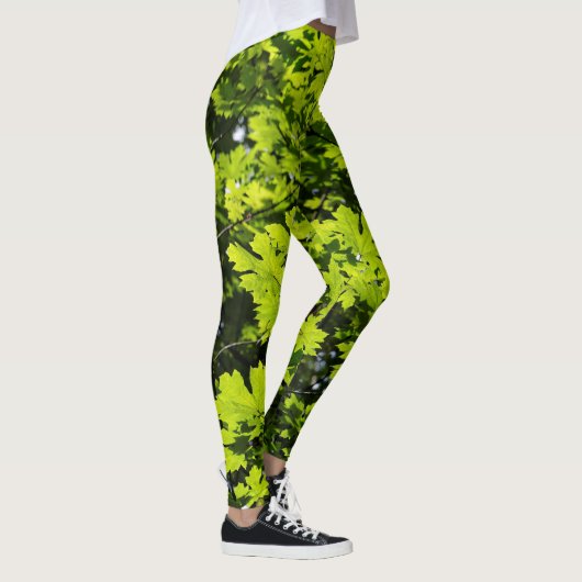 Met zondeklapte bladeren in het bos leggings