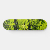 Met zondeklapte bladeren in het bos persoonlijk skateboard (Horizontaal)
