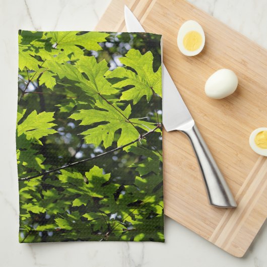 Met zondeklapte bladeren in het bos theedoek (Quarter Fold)