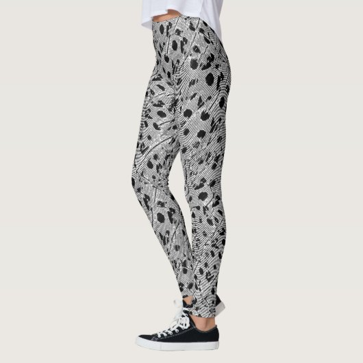 met zwarte stippen leggings (Links)