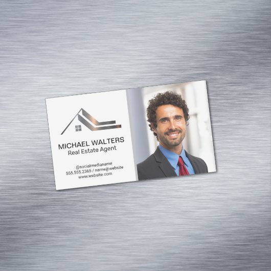 Metaalachtig logo voor onroerend goed | zakenman magnetisch visitekaartje (Voorbeeld)