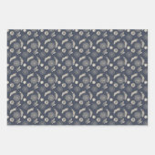 Metaalbladeren en sneeuwvlokken op rood, blauw, zw inpakpapier vel (Voorkant 2)