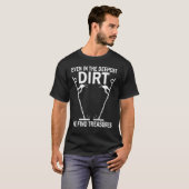 Metaaldetector voor het opsporen van schatten bij t-shirt (Voorkant volledig)
