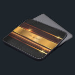 Metaalgulden strepen, zwart metallisch metaal laptop sleeve<br><div class="desc">Afbeelding van metallische gouden strepen met een zwart metallisch metaal. Facultatief monogram.</div>
