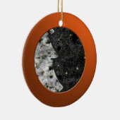 Metaalrijke Oranje cirkel en granietrots Keramisch Ornament (Rechts)