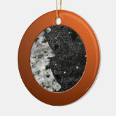 Metaalrijke Oranje cirkel en granietrots Keramisch Ornament (Links)