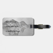 Metalen achtergrond met mechanische schade bagagelabel (Achterkant horizontaal)