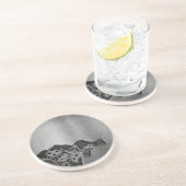 Metalen achtergrond met mechanische schade zandsteen onderzetter (Zijkant)