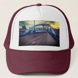 Metalen brug trucker pet