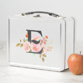 Metalen lunchbox met letter E (In situ)
