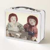 Metalen Lunchbox Raggedy Ann & Andy We Love School (Achterkant)