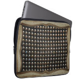 Metalen noppenpatroon laptop sleeve (Voorkant Rechts)