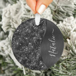 Metallic Black Glitter Personalized Ornament<br><div class="desc">Pas dit zwarte geborstelde metaal eenvoudig aan en glamoureus faux glitter-gepatterde versiering met uw eigen eigen douanenaam.</div>