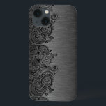Metallic Black met zwarte Paisley Lace iPhone 13 Hoesje<br><div class="desc">Zwart,  donkergrijs metalen ontwerp geborsteld aluminium met zwarte florale paisleykant.  en optioneel monogram</div>