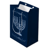 Metallic Filigree Menorah Medium Cadeauzakje (Voorkant Gekanteld)