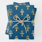 Metallic Gold Egyptian Ankh over Blauw Inpakpapier Vel (In situ)
