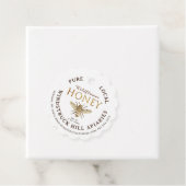 Metallic Gold op Kraft Scalloped Honey Label Bee (In situ)