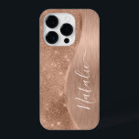 Metallic Roos Gold Glitter - op maat gemaakt iPhone 14 Plus Hoesje<br><div class="desc">Pas dit roos goudbruin metaal eenvoudig aan en glamoureus faux glitter patterned phone case met uw eigen aangepaste naam.</div>