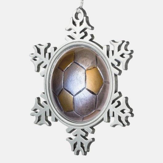 Metallic Silver & gold Voetbal Tin Sneeuwvlok Ornament (Rechts)
