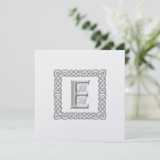 Metallic Wedding Invitation Celtic Monogram E Kaart (Staand voorkant)