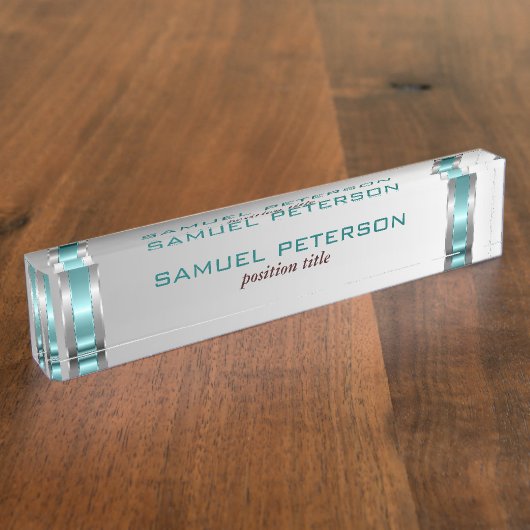 Metallic zilveren achtergrond en blauwe accenten naambordje (Zijkant)