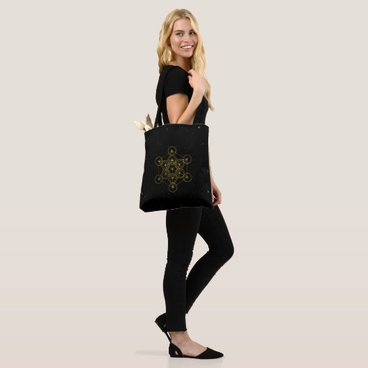 Metatron's Cube Sacred Geometry Black en Gold Tote Bag (Op model)